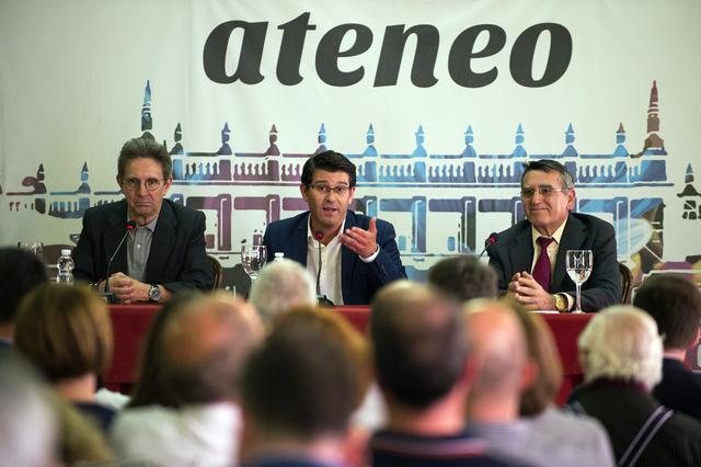 Rodríguez en el Ateneo: “No termino de ver el beneficio económico de acabar con las diputaciones”
