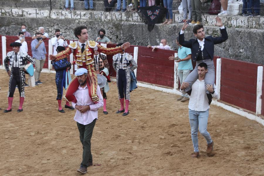 Corrida de toros, con Pablo Donat, Ruiz Muñoz y Víctor Hernández. Bocairent