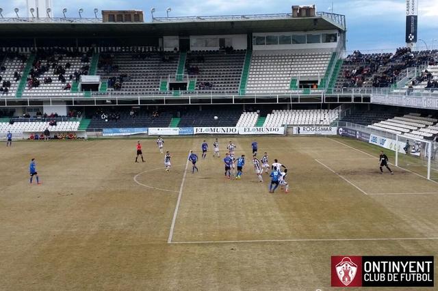 L'Ontinyent CF perd per la mínima a Castàlia