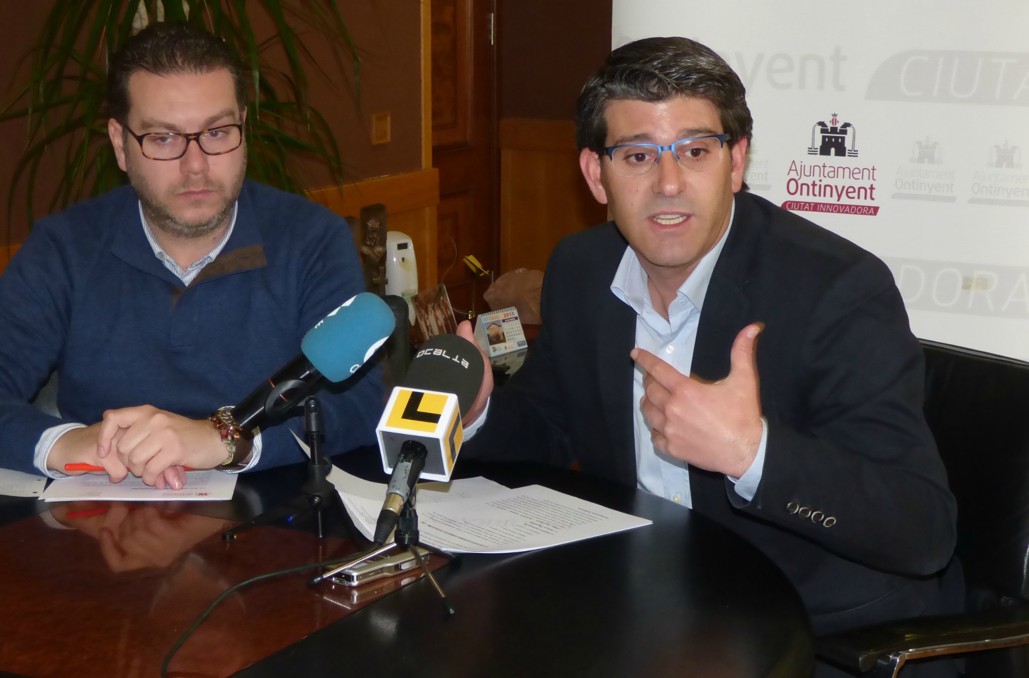 Jorge Rodríguez, alcalde de Ontinyent, y el concejal de Promoción Economica, Pablo Ubeda