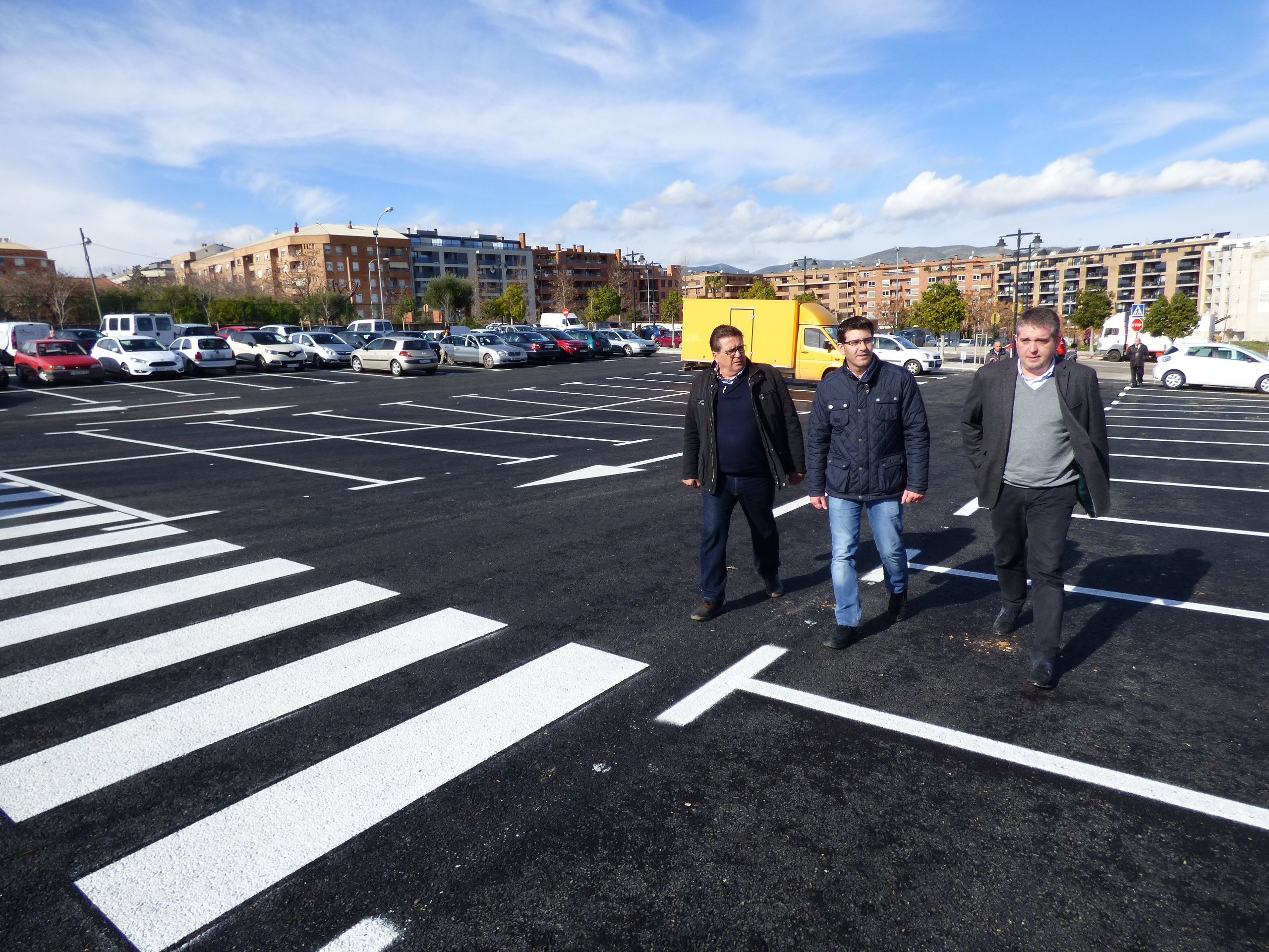 Visita al nuevo aparcamiento junto al colegio Martínez Valls