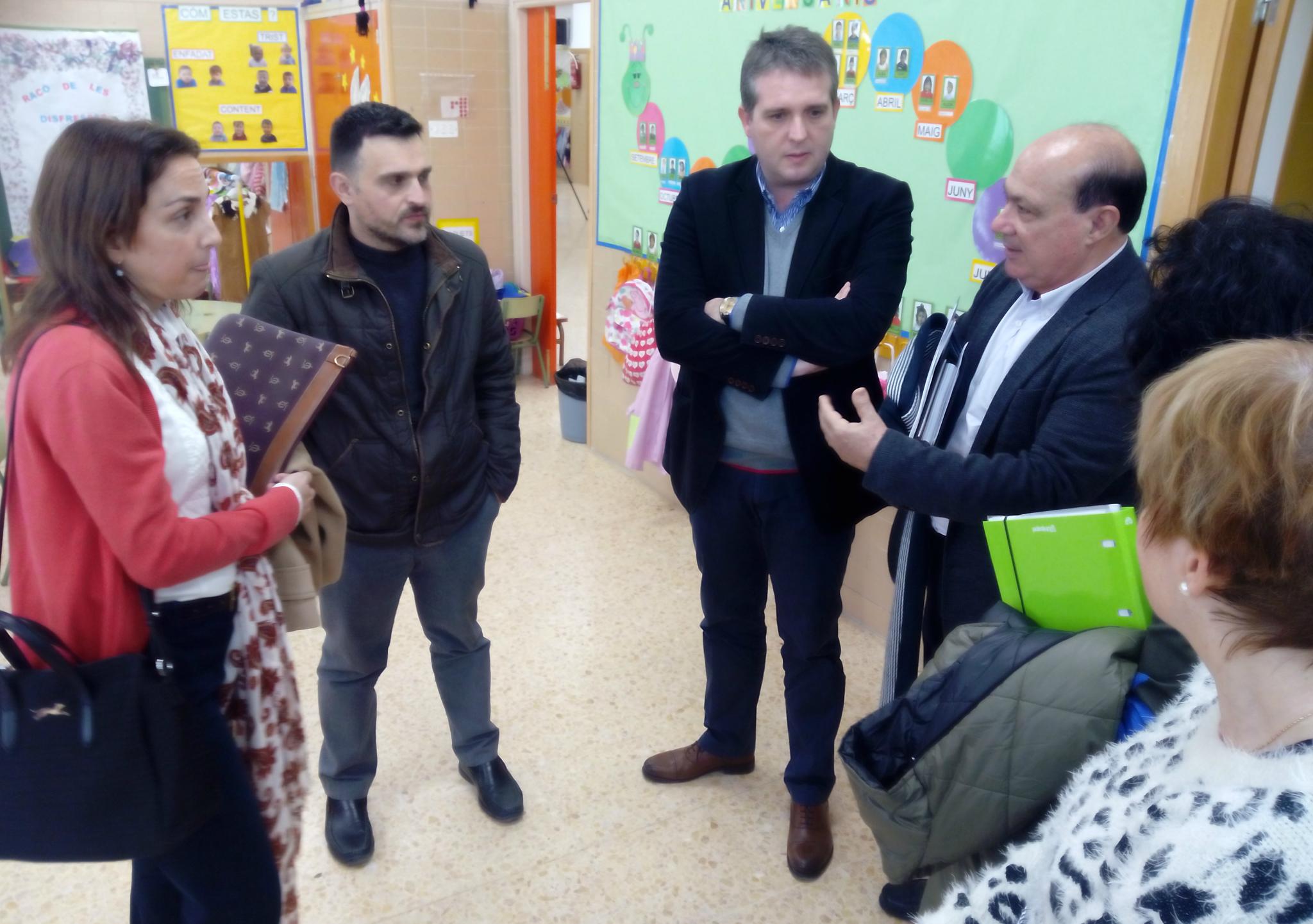 Visita del Director Territorial de Educación, Santiago Estañan, al colegio Vicente Gironés de Ontinyent