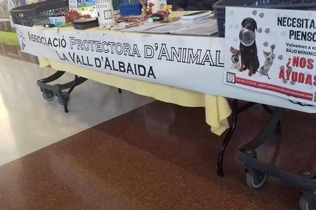 La Protectora Vall d'Albaida recoge comida y productos para protectoras de Galicia
