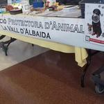 La Protectora Vall d'Albaida arreplega menjar i productes per a protectores de Galícia