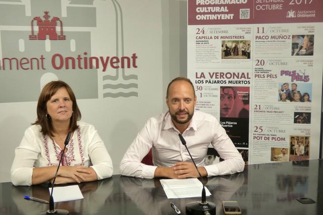 Paco Muñoz rinde homenaje al poeta ontinyentí David Mira