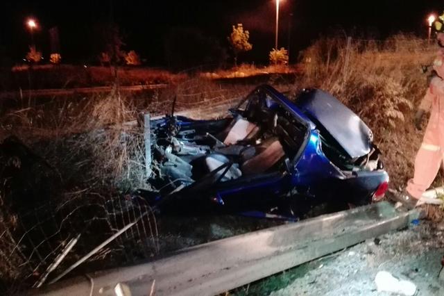 Un mort i dos ferits en col·lisionar dos vehicles a Ontinyent