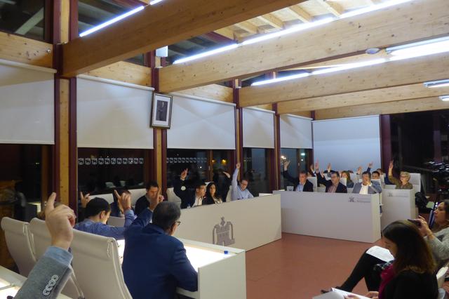 Ontinyent elimina la quota mínima d'aigua i rebaixa el cost de les inhumacions de cendres