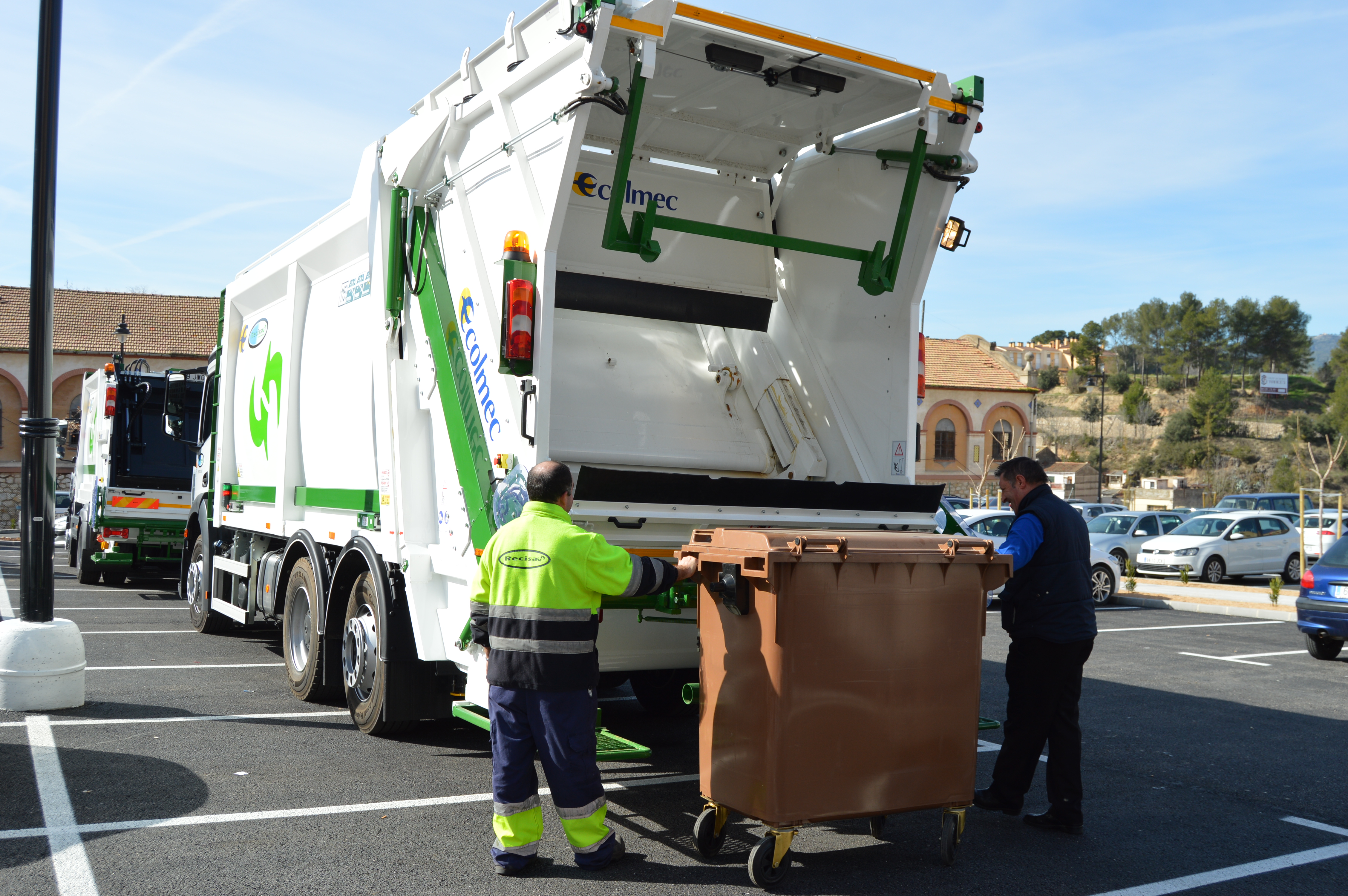 Presentación de los nuevos camiones de recogida de basura. Recisa