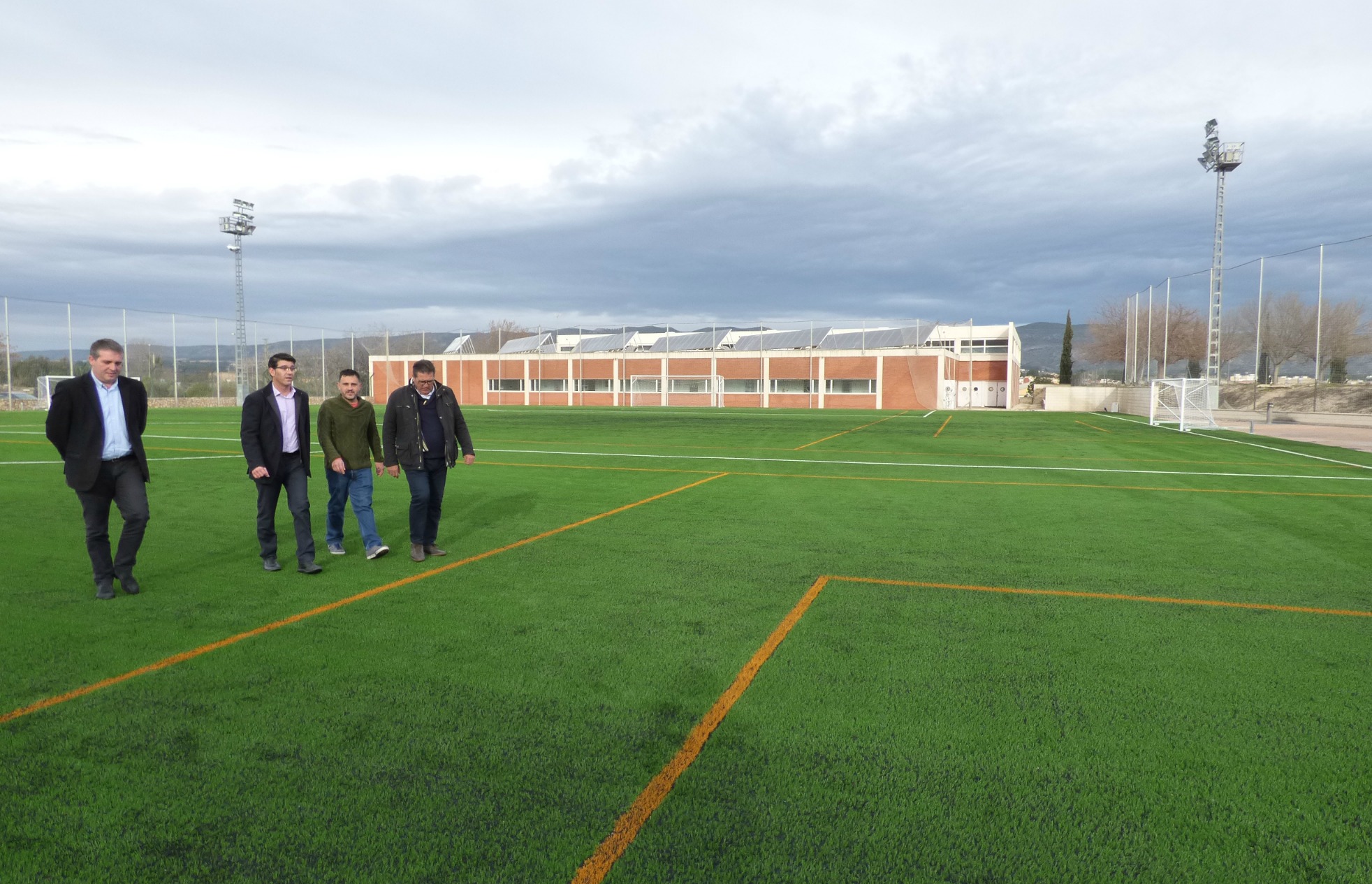 Césped nuevo en los campos de fútbol del Polideportivo de Ontinyent