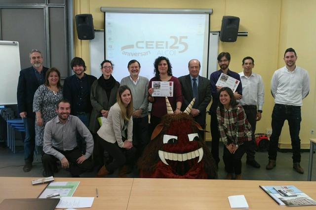 La iniciativa de reutilización textil Coba Complements gana Emprendeaventur@ 2017