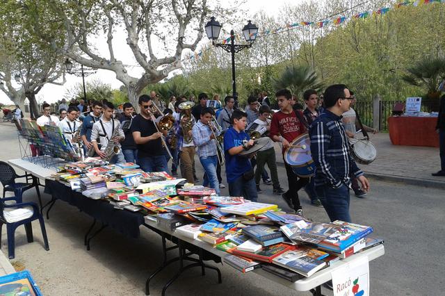 Agullent celebra la IV Feria del Libro