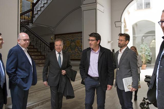 Presentan un libro sobre taulellería valenciana 