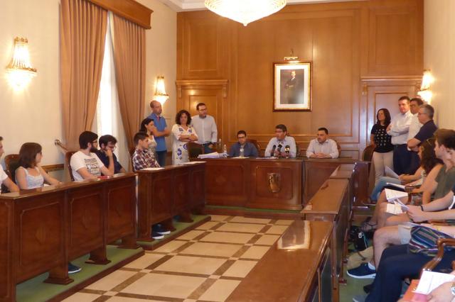 “La dipu et beca” ofereix pràctiques a 29 estudiants a Ontinyent