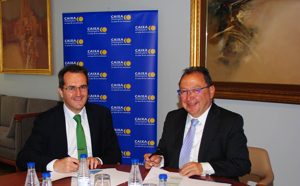 Firma del acuerdo entre Iberdrola y Caixa Ontinyent