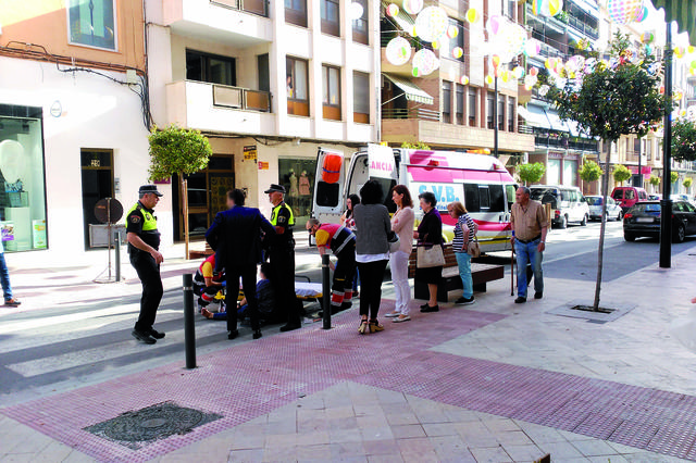 Atropellen una dona en el carrer Martínez Valls