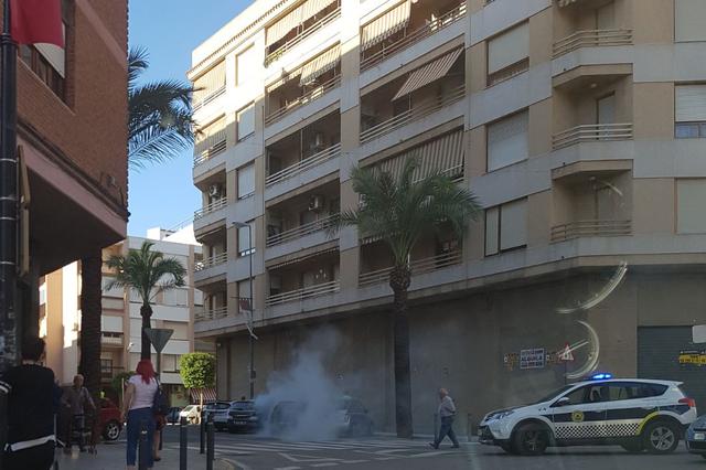 Se incendia un vehículo en la avenida Daniel Gil