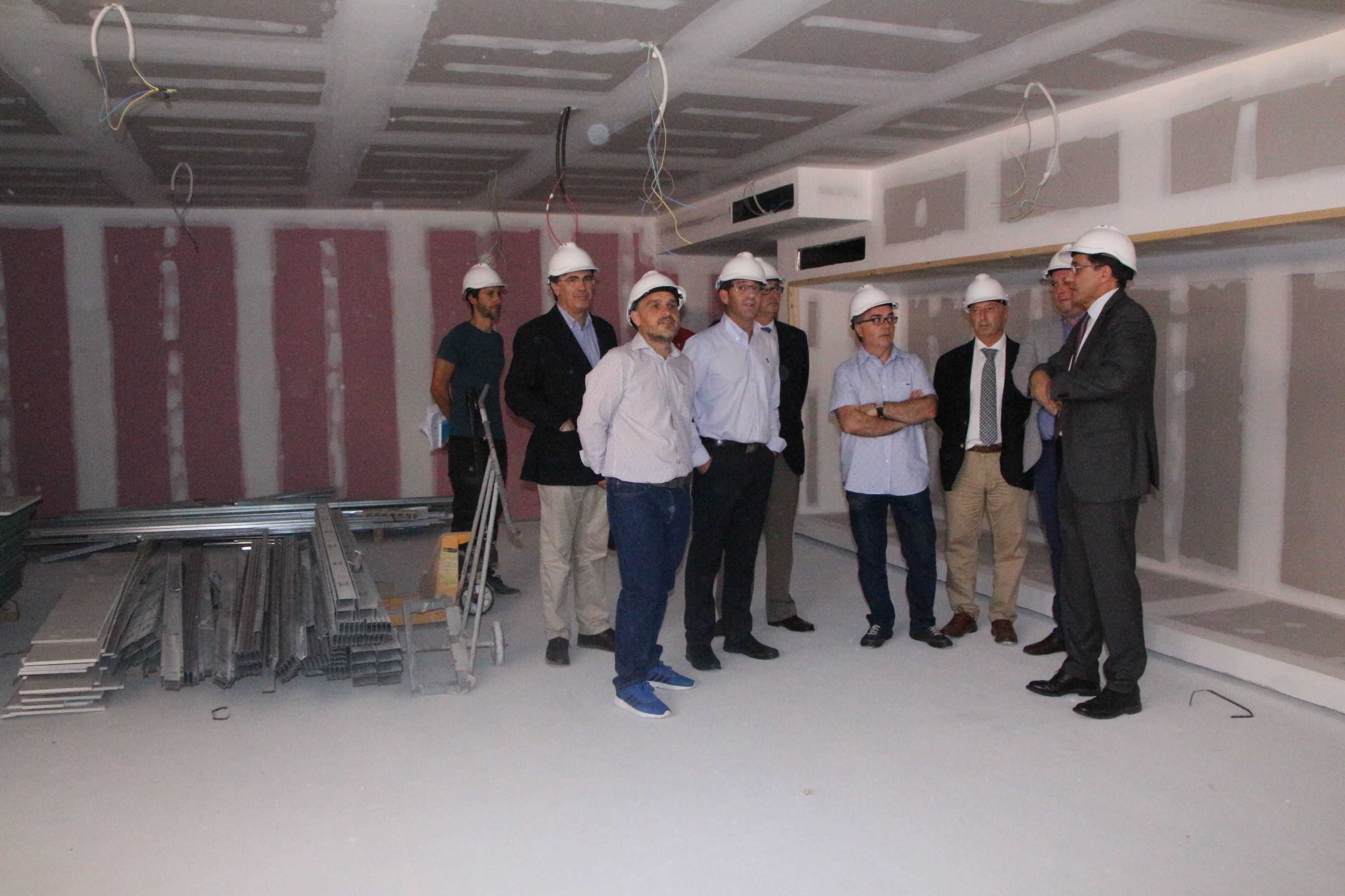 Visita a los futuros laboratorios del Campus Ontinyent