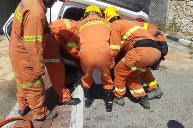 Muere un joven de 22 años tras caer con su coche por un terraplén