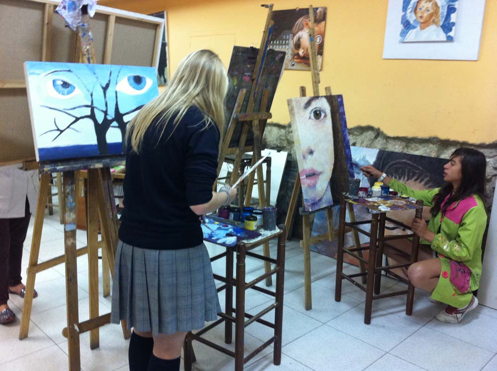 Alumnas en el aula de la academia