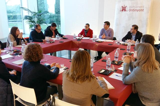 Ontinyent inicia el nou pla d’ajudes per participar fires i missions comercials
