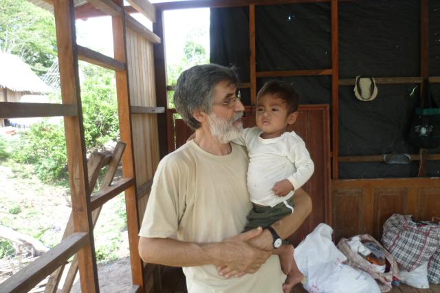 El misionero José Luis Coll explica la misión en el Amazonia peruana