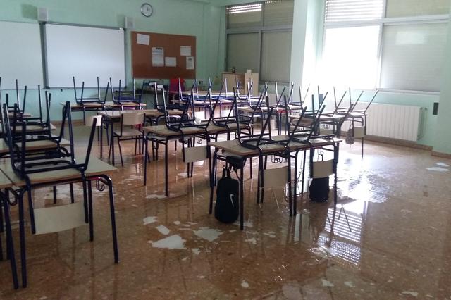 Suspenen les classes en el CEIP Vicente Gironés per la inundació