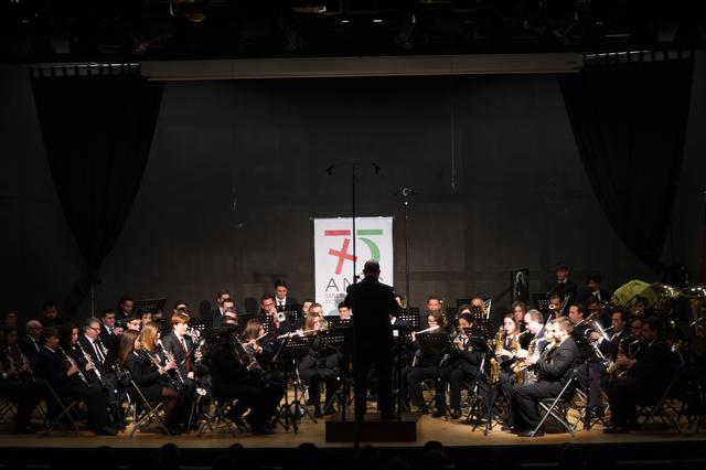 L'Agrupació Musical Ontinyent, en el concierto del Medio Año de San Blas en Alicante