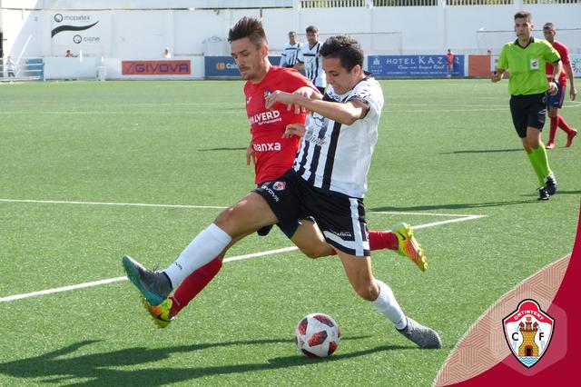El Ontinyent empieza sufriendo y termina perdonando al Olot