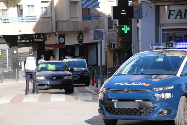 La Policia Nacional esclareix huit robatoris amb força en domicilis d’Ontinyent