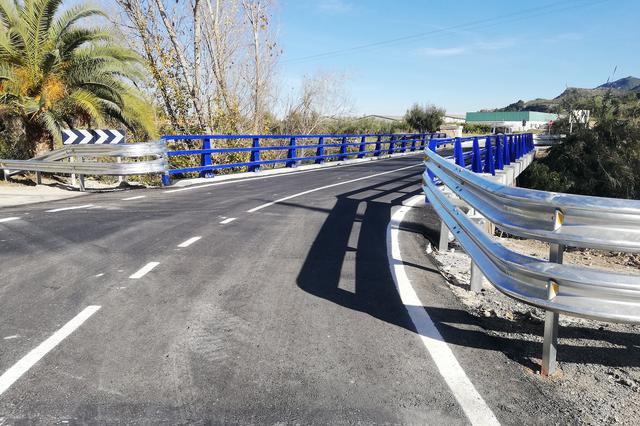 Mejora la seguridad vial en la carretera entre Moixent y Fontanars