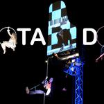 Un espectáculo acrobático con un piano colgado a 8 metros abre el Festival de Circo y Teatro
