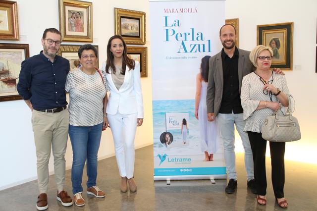 Mara Mollá presenta su segunda novela, “La perla azul”, que cierra la historia de Amira