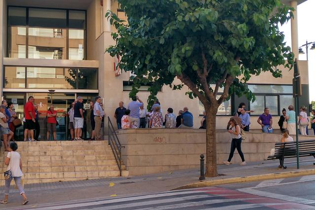 Los Centros de salud de Ontinyent vuelven a dar cita previa después de varios días con el servicio anulado