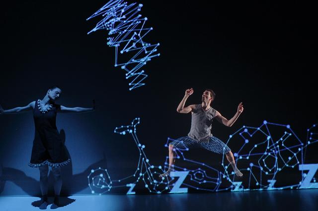 Ontinyent reprèn amb l’espectacle de dansa “DOT" el seu cicle de teatre familiar