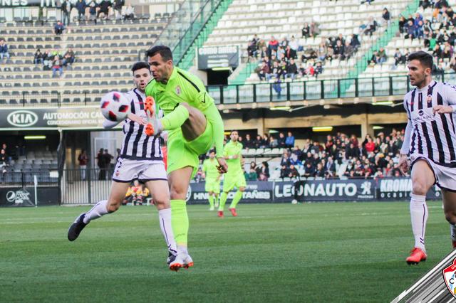 El Ontinyent se mete de cabeza en un lío