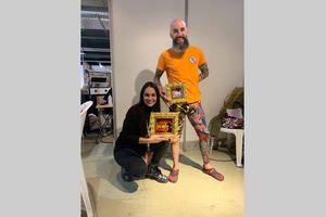 Eva, junt al client tatuat Juanma Ruiz