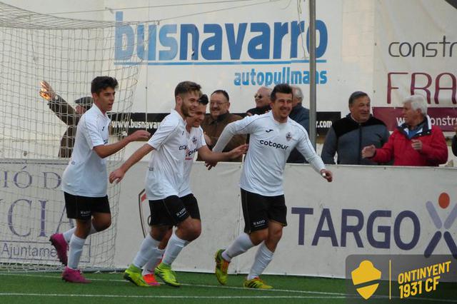 Salva Martínez hace enloquecer a El Clariano con un gol en el descuento para completar la remontada