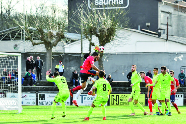 L'Ontinyent resisteix a Olot i abandona el descens directe