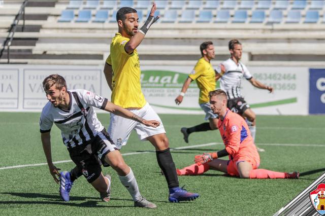 L'Ontinyent trau un punt i fa patir al líder