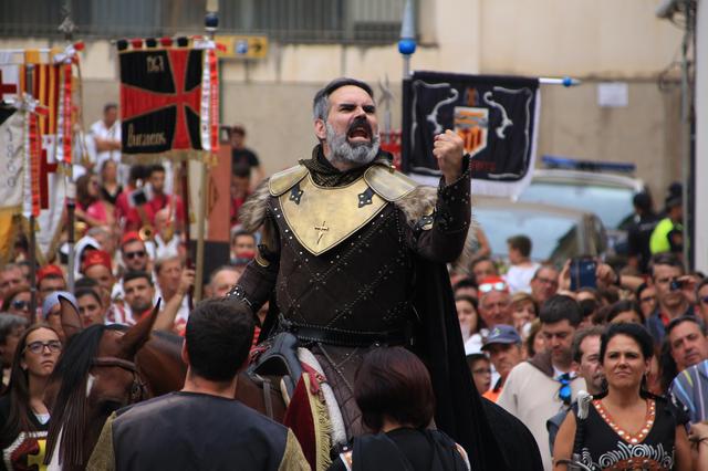 Los Cristianos recuperan el castillo y ponen punto y final a las Fiestas