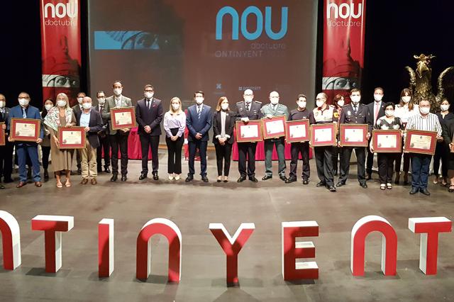 Ontinyent ret homenatge als herois de la pandèmia i de la DANA