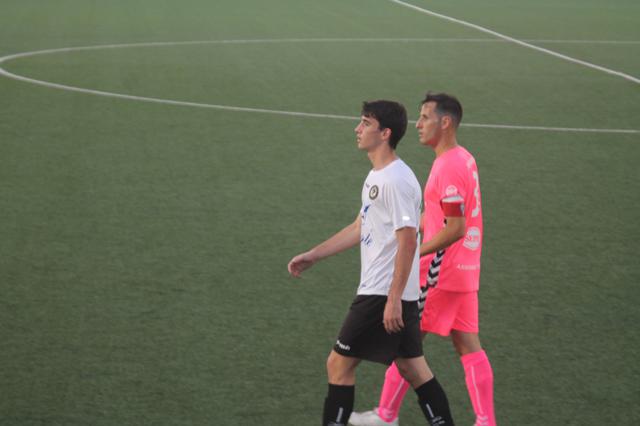 Miguel Chorques torna a vestir-se de blanc-i-negre