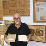 ‘Carlos Tapones’ registra la marca i la caixa per a guardar mascaretes