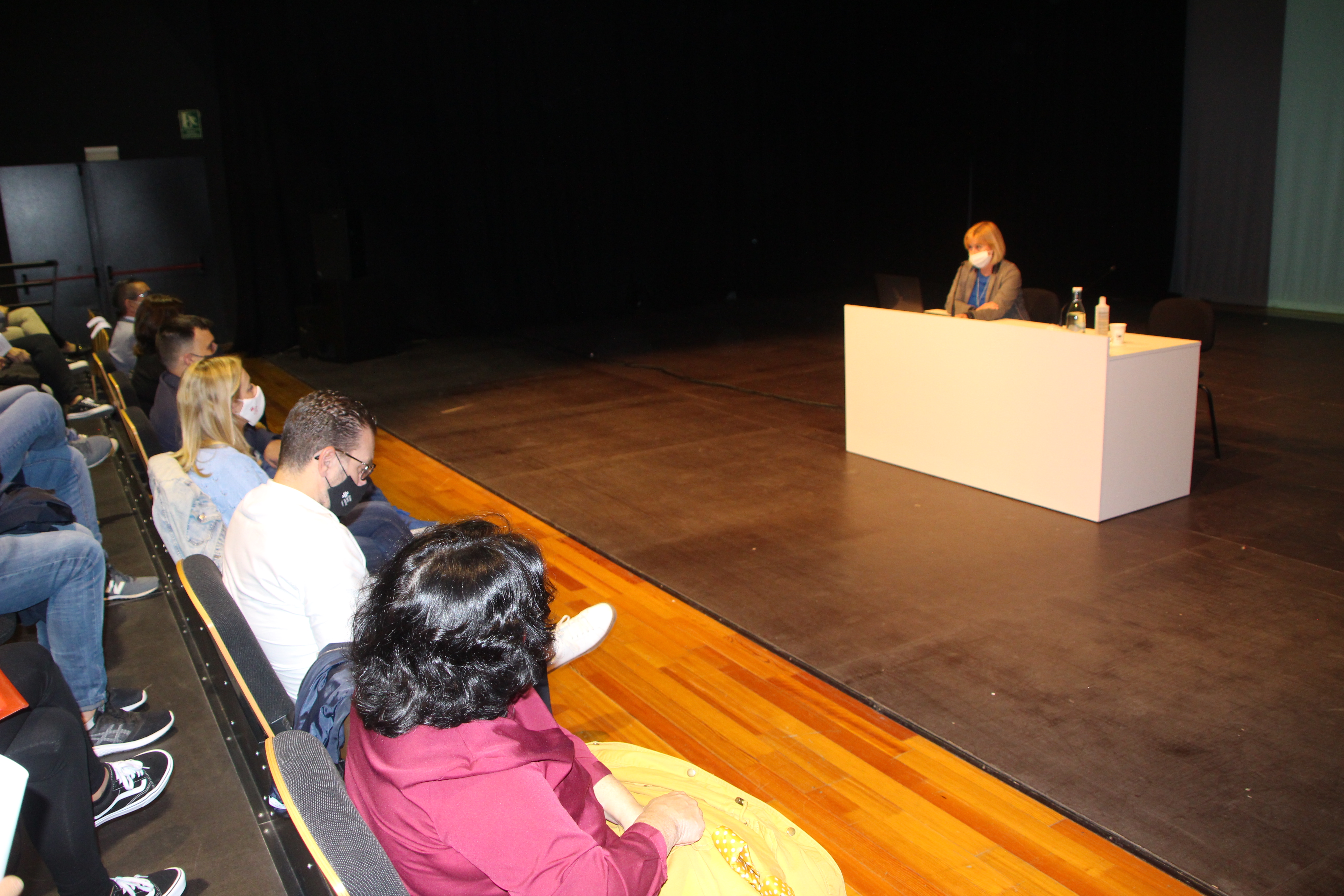 Mariola Hernández en la conferència