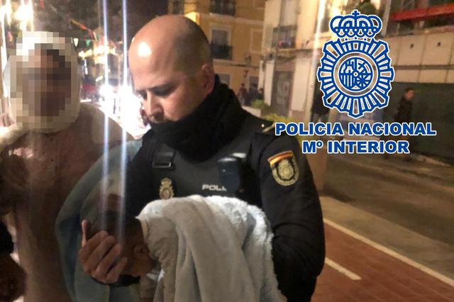 La Policía Nacional salva a un bebe tras 20 minutos de reanimación