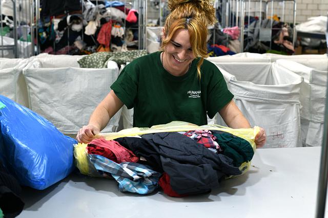Recuperan más de 50 toneladas de textil para fines sociales en la Vall d'Albaida