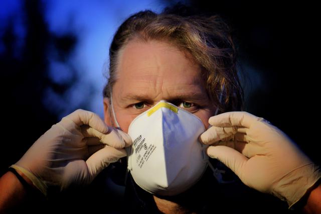Sanidad pide la colaboración del sector textil para fabricar toallitas y mascarillas