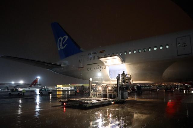 Llega un nuevo vuelo de China con 20 toneladas de material sanitario 