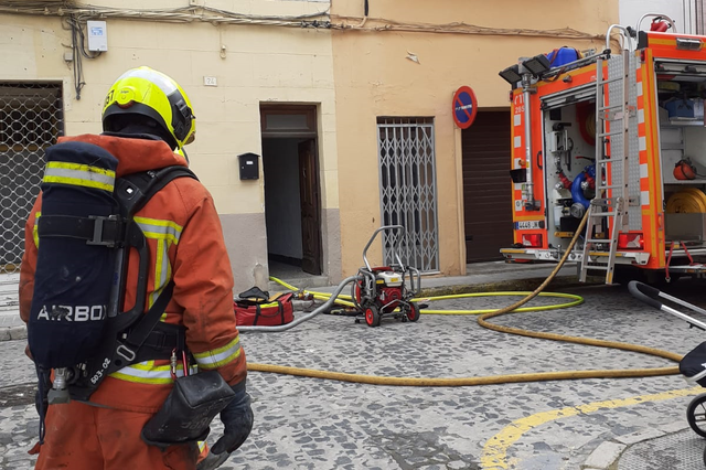 Un incendi calcina per complet la cuina d’una vivenda d’Ontinyent