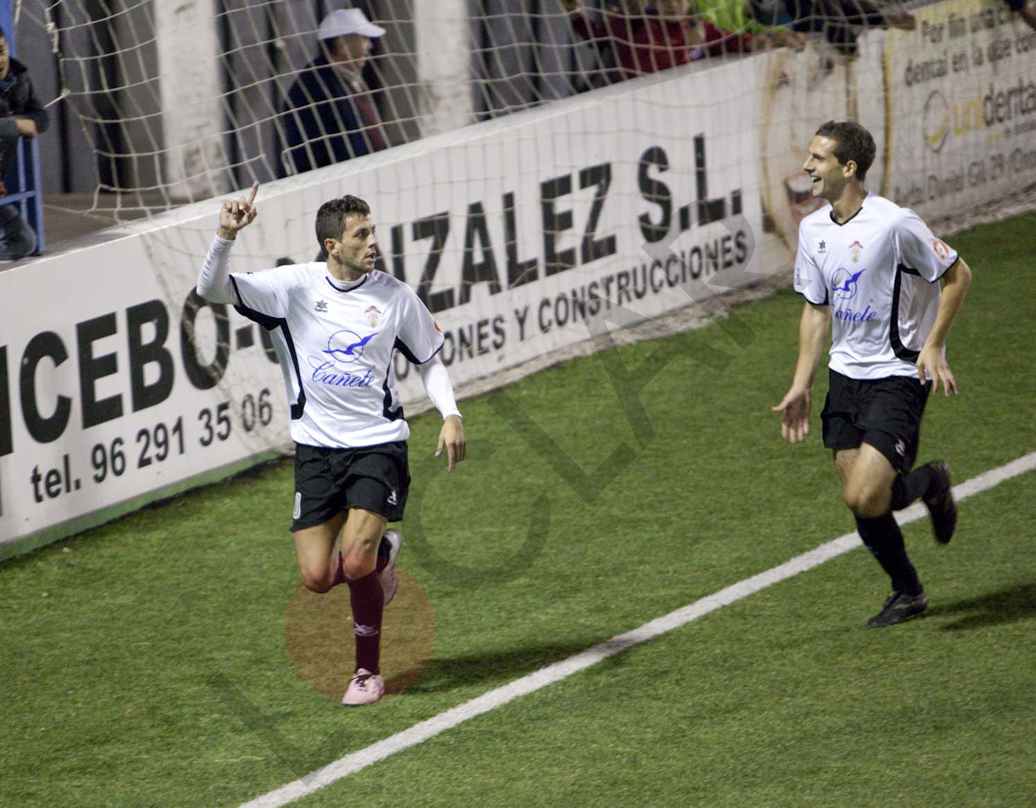 Paco Esteban celebrando uno de sus 3 goles a la UD Alzira